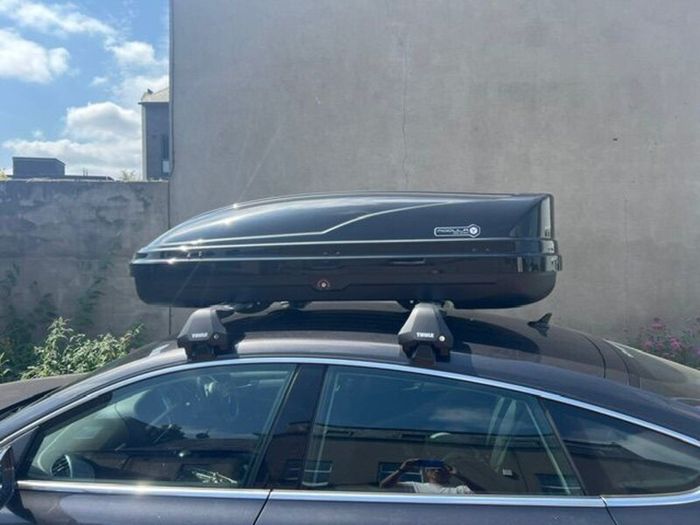 Thule Wing Bars and Modula WeGo 450L Roof Box