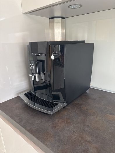 Jura E4 Automatic Coffee Machine