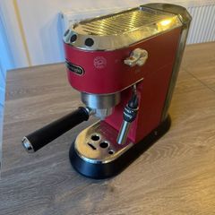 DeLonghi Dedica EC685R Espresso Coffee Machine - Red