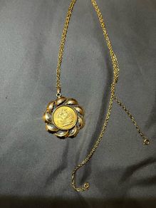 A 22CT gold 1966 Sovereign English coin, on 9ct yellow gold chain/mount, gw 15.6 g.