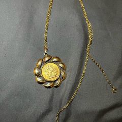 A 22CT gold 1966 Sovereign English coin, on 9ct yellow gold chain/mount, gw 15.6 g.