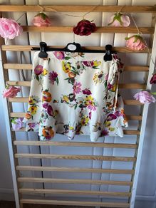 skirt Zara cream floral skirt size medium
