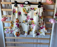 skirt Zara cream floral skirt size medium
