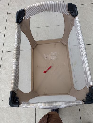 Baby travel cot