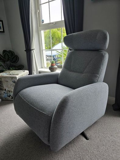 Recliner Swivel Chair Electric Battery Poweredd