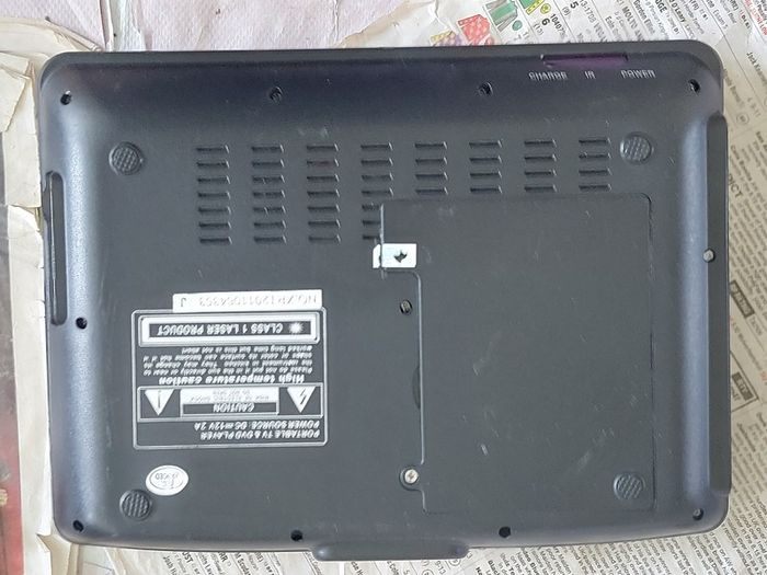 5 Portable DVD Players, all working, but no charges for them, all in very good condition
