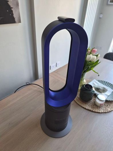 Dyson AM05 Hot and Cool Fan Heater With Remote