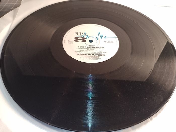 Friends Of Matthew - Out There! - Pulse-8 Records - ORIGINAL Official PRESSING! QUALITY Easrly 90s BREAKS! Condition EXCELLENT!