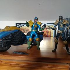 Mezco one:12 Judge Dredd with Lawmaster + Judge Death