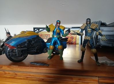 Mezco one:12 Judge Dredd with Lawmaster + Judge Death
