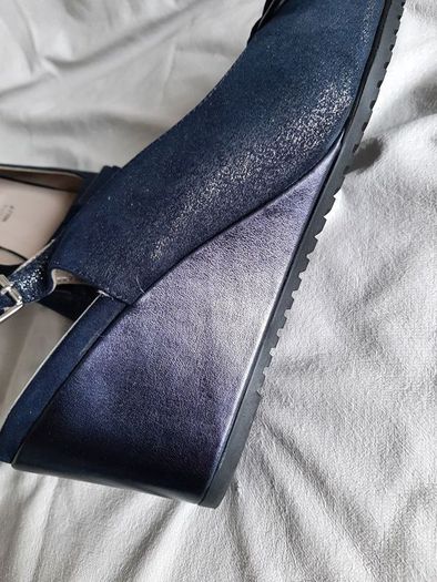 size 6 Fiorella navy wedge sandal