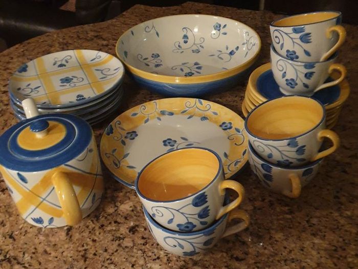 Tea set.
