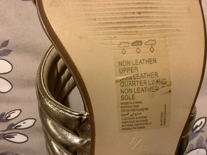 Gold Sandals size 7 (40)