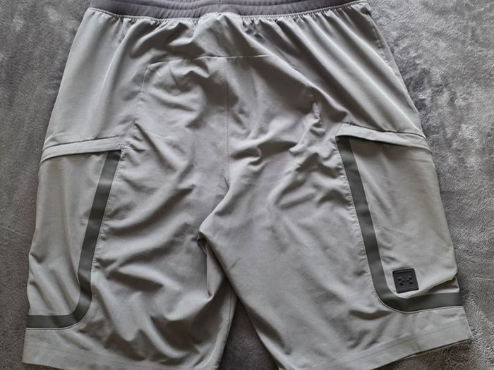Under Armour UA Men's Cargo Shorts Large