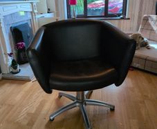X-Salon Swivel chair. Black Leather.