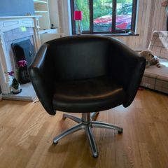 X-Salon Swivel chair. Black Leather.