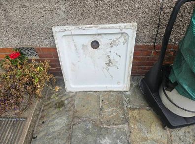 free bathroom suite and 760mmx760mm shower tray