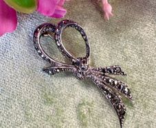 Vintage Sterling Silver Marcasite Bow Brooch (Irish 1940s/50s)