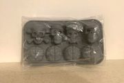 Skull ice cube moulds