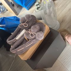 ugg slippers/shoes