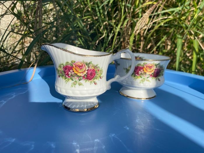 Elizabethan bone china sugar bowl and milk jug