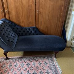 chaise lounge