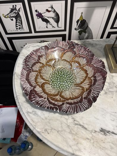 Decorative glass bowl