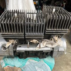 Kawasaki Triple S3 400 engine