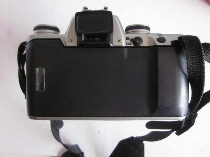 Pentax MZ 5n SLR 35mm Film Camera 28 -70 mm Pentax Lens Vintage