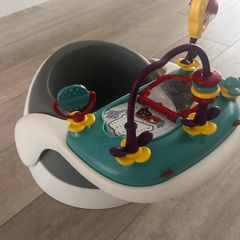 Snug Floor Seat with Activity Tray
