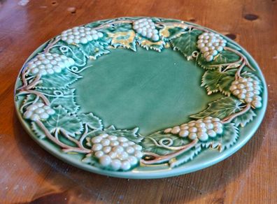 Bordallo Pinheiro Majolica Grape Leaf 9.5" Green Lunch Plate Portugal Green