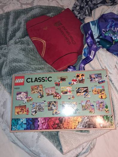 Lego 11021 90 years of play classic brick box
