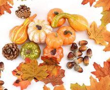70pcs Thanksgiving Decoration Set, Artificial Maple Leaves, Harvest Pumpkin, Small Acorns, Pine Cones and Gourds for Autumn, Fall and Halloween Home Party Decoration