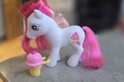 Strawberry Suprise with HTF accessory Scented MLP G3 My Little Pony 2005