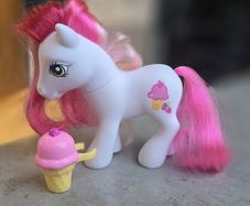 Strawberry Suprise with HTF accessory Scented MLP G3 My Little Pony 2005