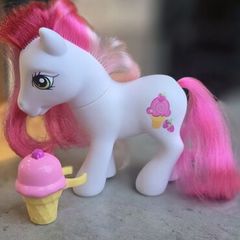 Strawberry Suprise with HTF accessory Scented MLP G3 My Little Pony 2005