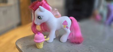 Strawberry Suprise with HTF accessory Scented MLP G3 My Little Pony 2005