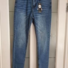 BNWT Boohoo jeans size 10