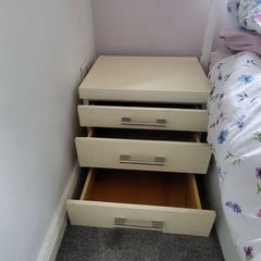 Bedside lockers
