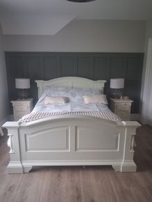 King sized bed and lockers