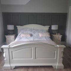King sized bed and lockers
