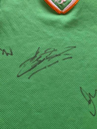 Ireland Ladies Soccer Signed Shirt Size UK14 Quinn