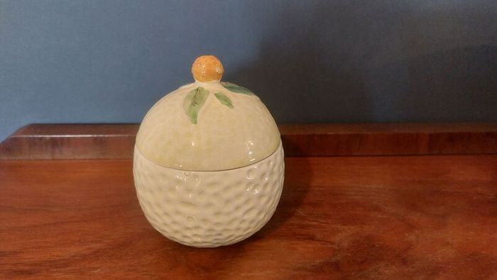 Delightful Lidded Preserve/Marmalade Pot in the Shape of a Juicy Lemon Fruit with a Leafy and Floral decoration and Finial, by Keele Street Pottery Company, Circa 1950, Funky MCM Chic