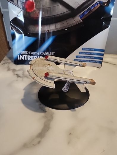 eaglemoss star trek united earth star fleet intrepid