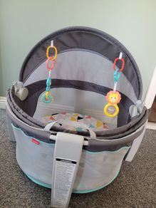 Fisher-Price Portable Bassinet On-The-Go Baby sunshade Dome