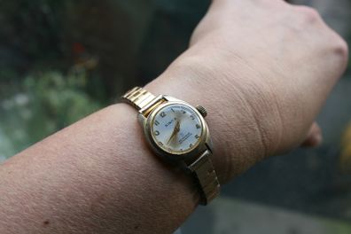 Vintage SINCA 21 Waterproof Antimagnetic  Women Watch Swiss  Watch (works well)