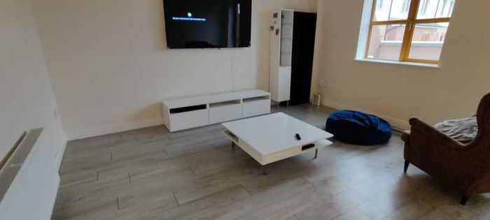 Laminate flooring service