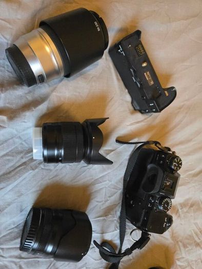 Fujifilm X-H1, grip and lenses