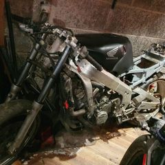 1988 honda cbr 400RR breaking