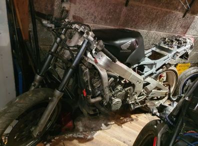 1988 honda cbr 400RR breaking